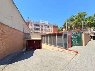 Aparcament cotxe a Carrer de Sant Adrià 132