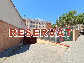 Aparcament cotxe a Carrer de Sant Adrià 132