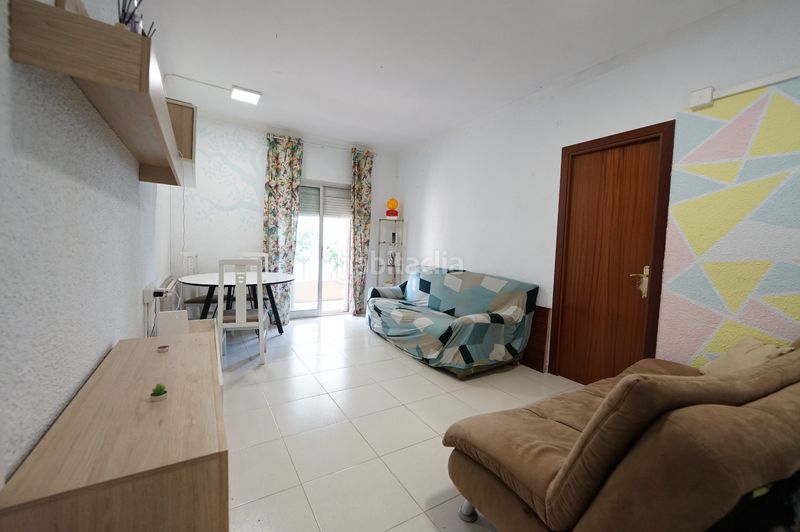 Foto 4f58a9f8-7322-476e-b657-143b2d577615. Piso en carrer de can ros 1 piso en venta en el congres en Barcelona