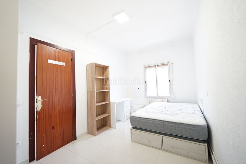 Foto 586ce643-7c62-4c1b-a435-0589e061ecc3. Piso en carrer de can ros 1 piso en venta en el congres en Barcelona