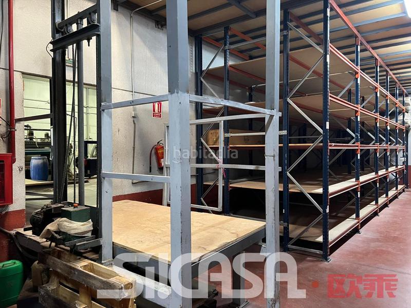 Foto d4680058-05ff-4d80-ad00-742765134481. Capannone industriale in Esquivias