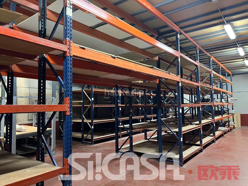 Foto d48070ff-4d20-457d-b731-62ea4289e123. Capannone industriale in Esquivias