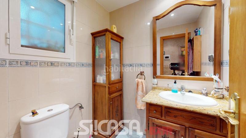 Foto b857e7f1-2c0a-4b66-9cae-a625aa82a1fc. Casa adossada amb calefacció aparcament piscina a Parla