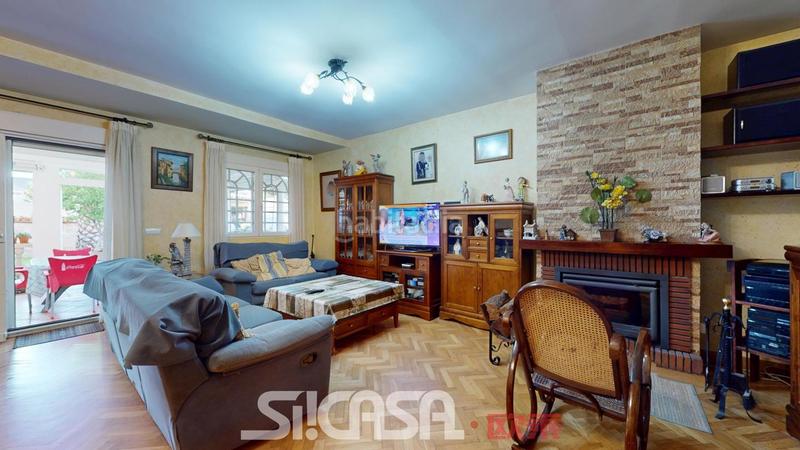Foto bac57f1e-9602-4ae0-a85a-9d964868e8af. Casa adossada amb calefacció aparcament piscina a Parla