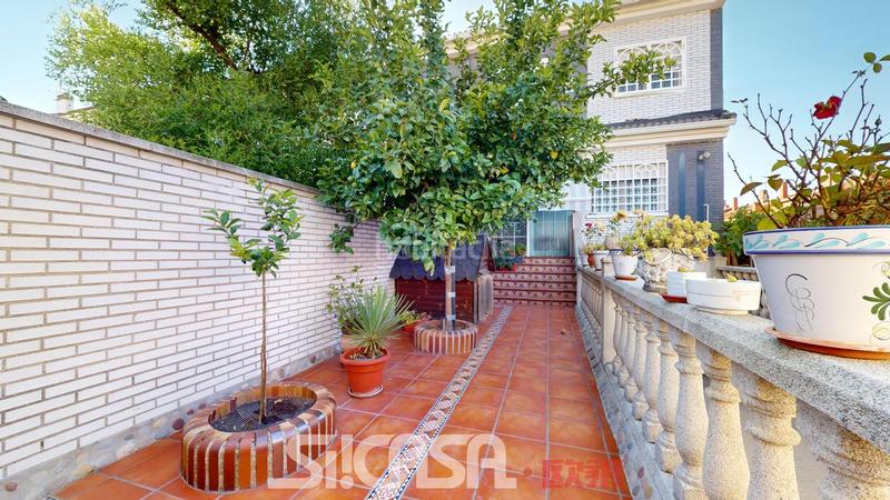 Foto d405e2d7-5778-4593-9901-4b402c151966. Casa adossada amb calefacció aparcament piscina a Parla