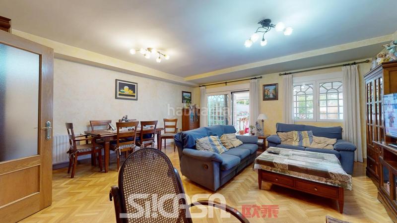 Foto e4bfe278-0701-4112-ba1d-3a2f6824f2b1. Casa adossada amb calefacció aparcament piscina a Parla