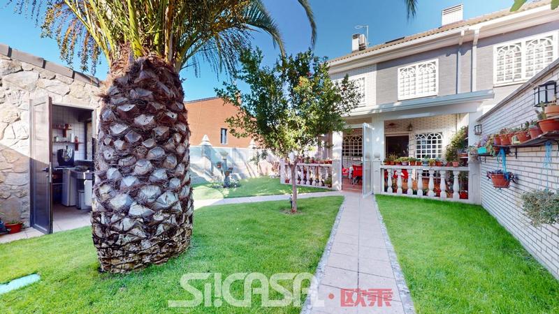 Foto 9f77981d-9a63-4c6d-ac4f-1d20b709cf8c. Semi detached house with heating parking pool in Fuentebella-San Fermín-El Leguario Parla