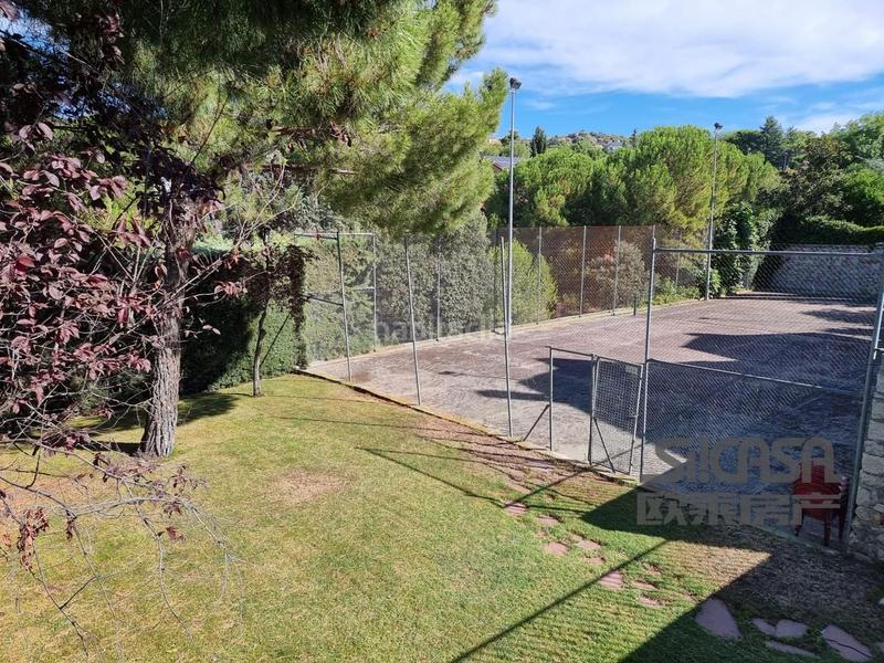 Foto 06ab5627-49d2-43e1-a2b3-b30f52cd8a33. Casa con riscaldamento parcheggio piscina in Los Robles Torrelodones