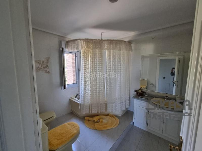Foto 083d27fd-ede8-4fad-9a67-4fac4a14202f. Casa con riscaldamento parcheggio piscina in Los Robles Torrelodones