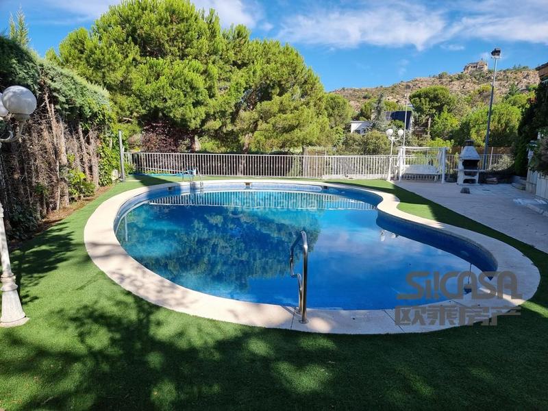 Foto 3737f01e-ad32-4439-9f00-e82ae00f37bf. Casa con riscaldamento parcheggio piscina in Los Robles Torrelodones