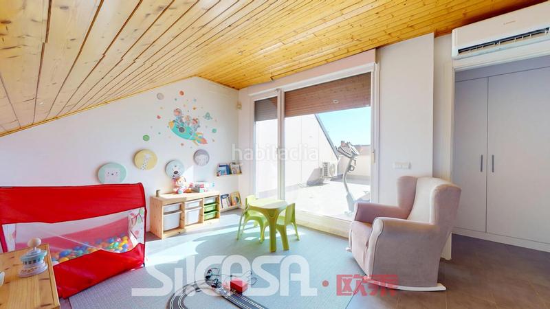 Foto 3b109bf4-c447-4f84-b6e2-c499e6411c25. Casa aparellada amb calefacció aparcament piscina a Torrejón de la Calzada