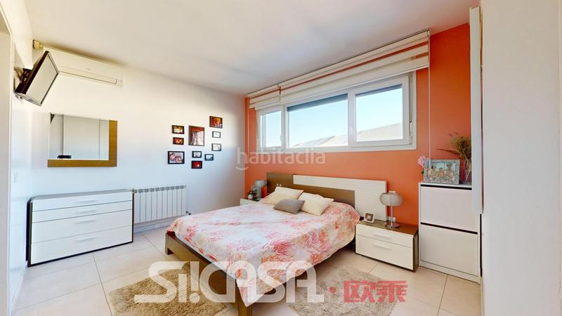 Foto 665c91e6-1a49-42ed-8bb4-fa234d93d27d. Casa aparellada amb calefacció aparcament piscina a Torrejón de la Calzada