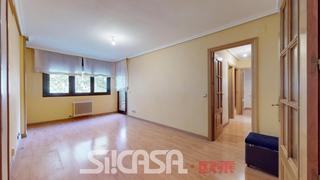 Etagenwohnung in Fuentebella-San Fermín-El Leguario