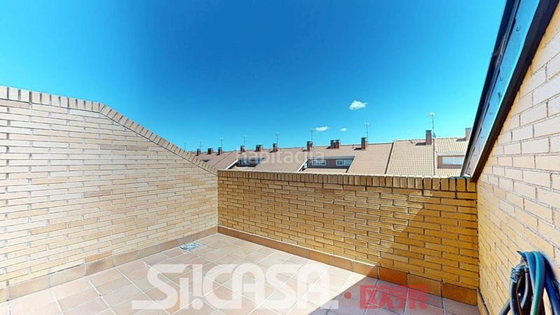 Foto cb8d04c3-7d13-48b5-a3bd-07f75e1206d5. Casa adossada amb calefacció piscina a Las Américas Parla