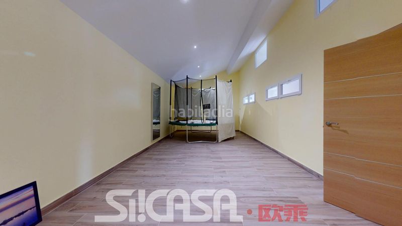 Foto 22709dde-9367-4764-80b3-b9222b98611c. Casa aparellada amb calefacció aparcament piscina a Parla