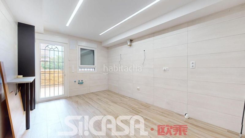 Foto 2d167fe1-8aef-4539-aa47-d585c2e27287. Casa aparellada amb calefacció aparcament piscina a Parla