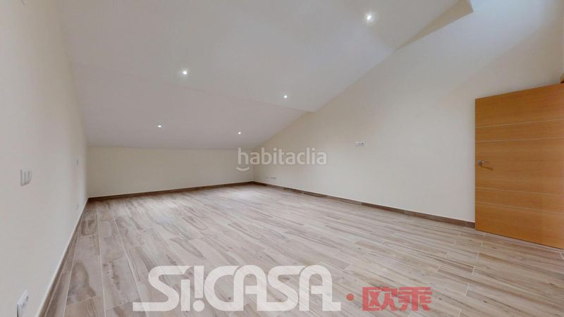 Foto 3e6e9bcf-d421-4f8d-b57e-3b63832accba. Casa aparellada amb calefacció aparcament piscina a Parla