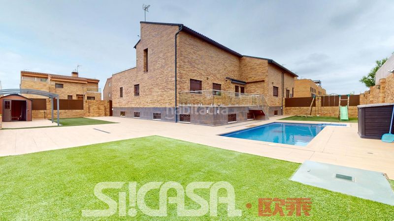 Foto 492c1a59-7322-49f8-87b5-745f1e85e512. Casa aparellada amb calefacció aparcament piscina a Parla