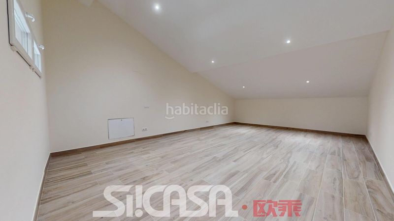 Foto 58baef35-04c3-4c54-bd97-71dfdb6029e0. Casa aparellada amb calefacció aparcament piscina a Parla