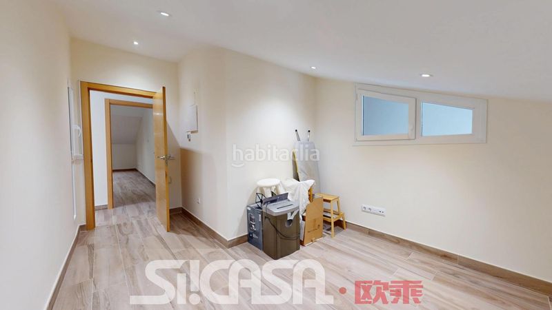 Foto 8377316a-dd51-4aeb-86d0-9024fe1b5753. Casa aparellada amb calefacció aparcament piscina a Parla