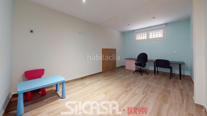 Foto 9f5f9ba9-7ab6-469d-9f44-14fa65d9a781. Casa aparellada amb calefacció aparcament piscina a Parla