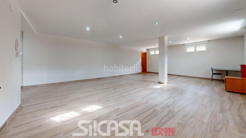Foto a962c227-140e-4149-8e54-e7d9e9033218. Casa aparellada amb calefacció aparcament piscina a Parla