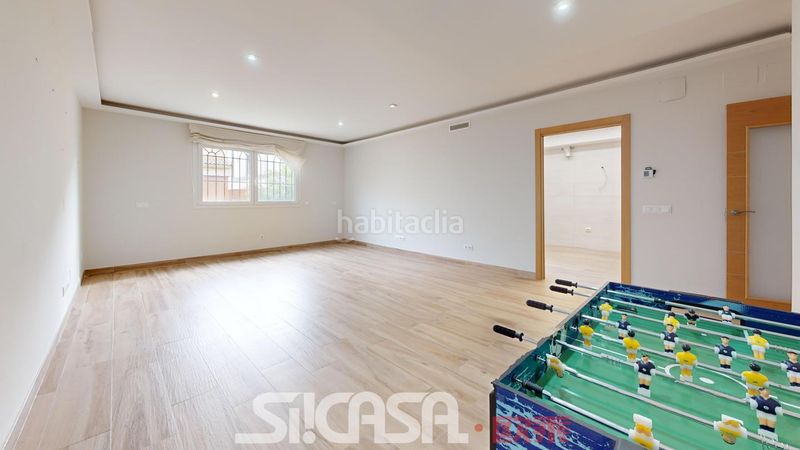 Foto f63f7281-ad10-4b38-9bc4-ce6b73b50495. Casa aparellada amb calefacció aparcament piscina a Parla