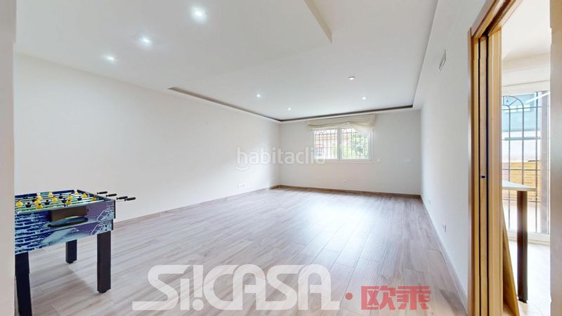 Foto fbbaab28-b32a-4bf8-9f4a-661dbf740752. Casa aparellada amb calefacció aparcament piscina a Parla