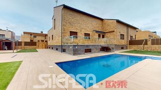 Casa aparellada en Parla Este