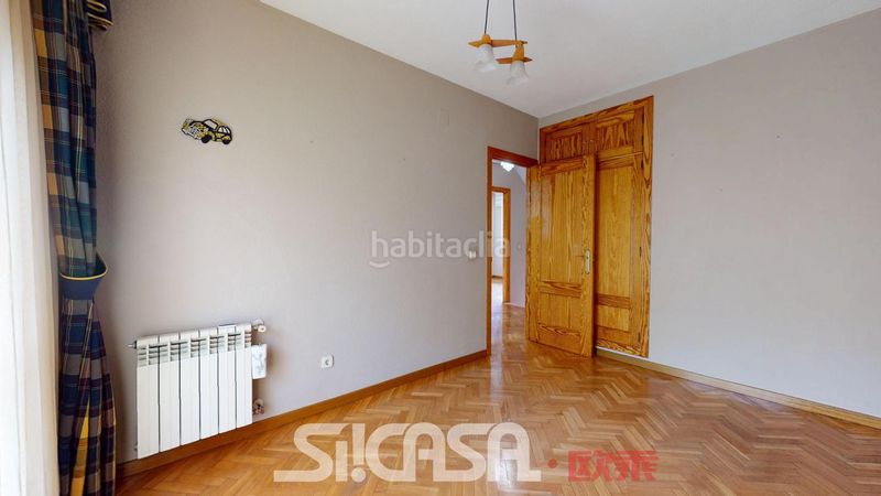 Foto 0b0fe6ab-55c1-451b-b0d7-d50495801e4b. Casa adossada amb calefacció aparcament a Las Américas Parla