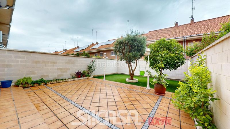 Foto 0daae545-92cd-4742-890c-6521e94a822c. Casa adossada amb calefacció aparcament a Las Américas Parla