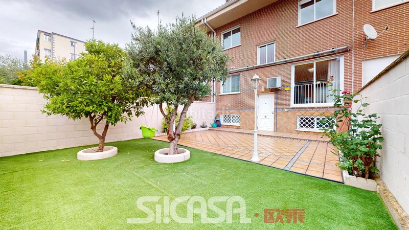 Foto 615e186e-06c3-4d2c-93af-86d7212aa8d5. Casa adossada amb calefacció aparcament a Las Américas Parla
