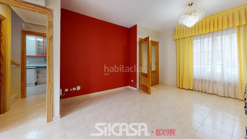 Foto f708baac-a56f-434c-8033-4f287dec1a90. Casa adossada amb calefacció aparcament a Las Américas Parla