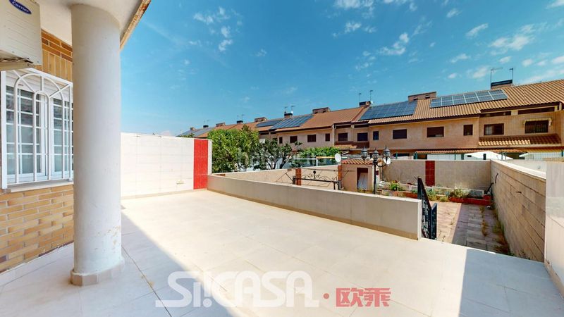Foto 8749fda3-9e2a-46cc-afc9-ed6c48588931. House with heating parking in Torrejón de la Calzada