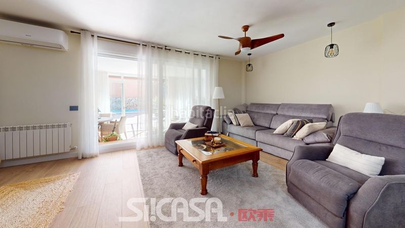 Foto b19d0fe8-719e-4689-bd3f-e545118426df. Casa pareada en Fuentebella-San Fermín-El Leguario Parla