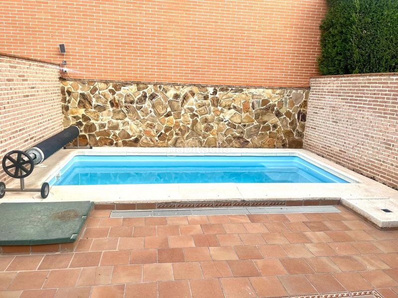 Foto c8d179fc-4705-4f85-8446-ecc76a37d90e. Casa pareada en Fuentebella-San Fermín-El Leguario Parla