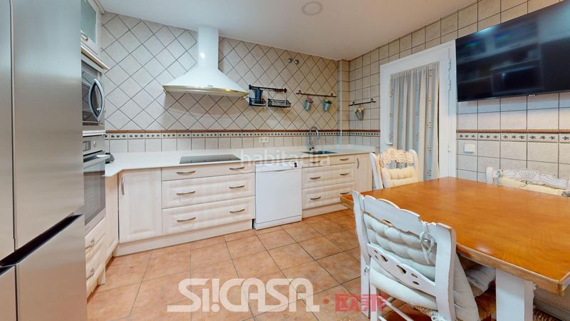 Foto e084f4b3-6762-45af-b319-43f4efc34dd3. Casa pareada en Fuentebella-San Fermín-El Leguario Parla