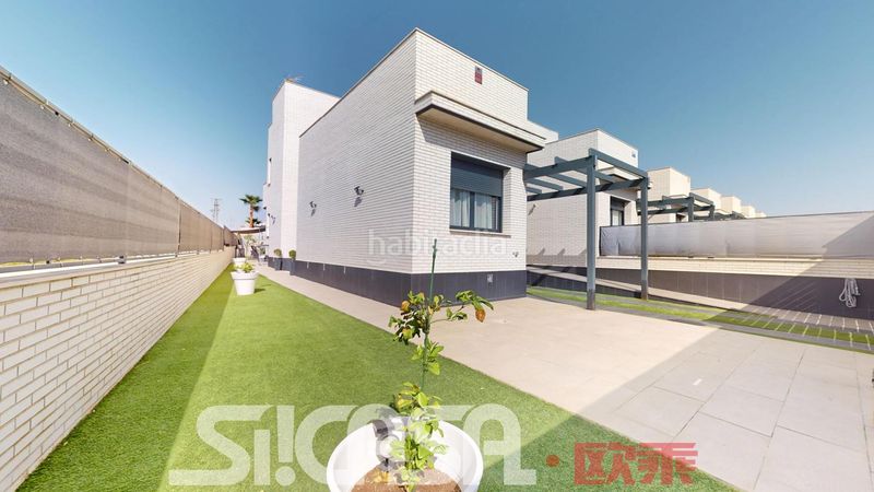 Foto 888964b4-44f6-4554-b297-f92827876a32. Casa adossada amb aparcament piscina a Torrejón de la Calzada