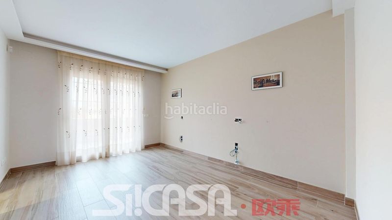 Foto 01ac9369-745c-47c2-a327-931c0a265b89. Casa aparellada amb calefacció aparcament piscina a Parla
