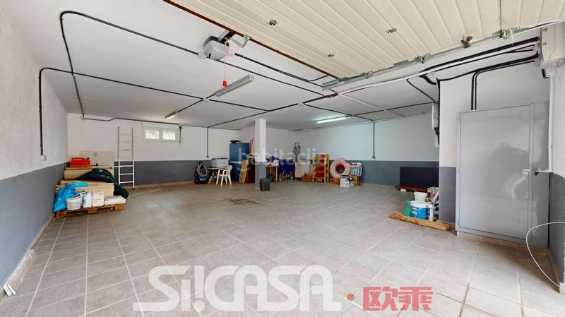 Foto 2034d0d3-e660-46ca-a1f7-de44c5463de1. Casa aparellada amb calefacció aparcament piscina a Parla