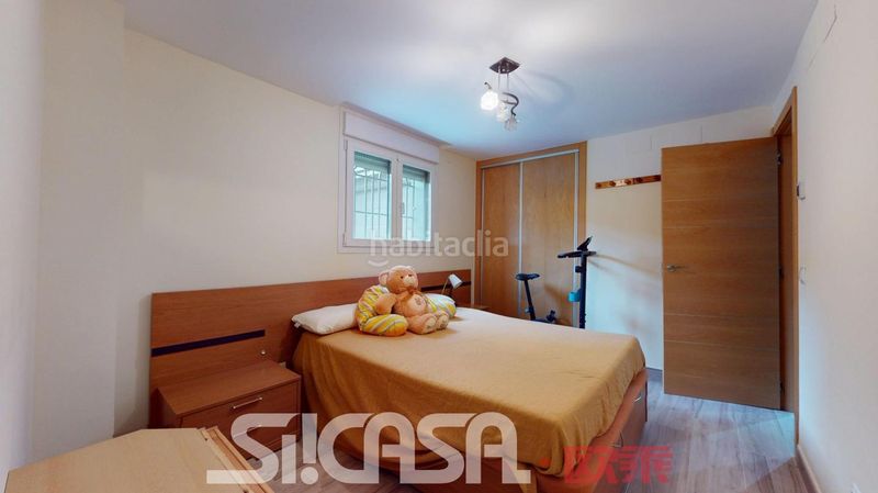 Foto 4e4ef195-2fa7-4c25-9e1d-62f5fa8b8c97. Casa aparellada amb calefacció aparcament piscina a Parla