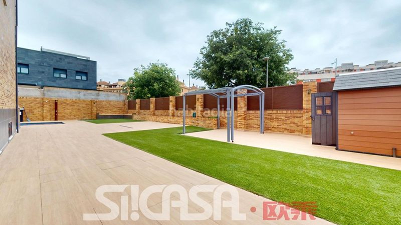 Foto 50f9c916-4960-475f-abd0-e11ddb0321da. Casa aparellada amb calefacció aparcament piscina a Parla
