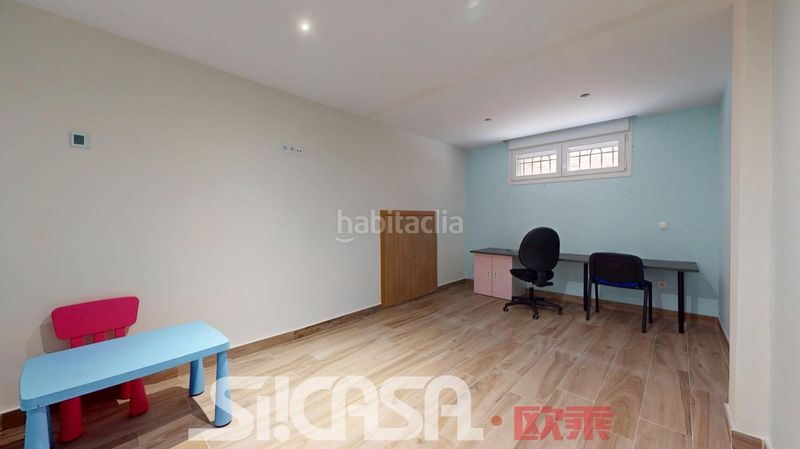 Foto 79daa894-e2d3-4717-b003-942fc5fd0ae2. Casa aparellada amb calefacció aparcament piscina a Parla
