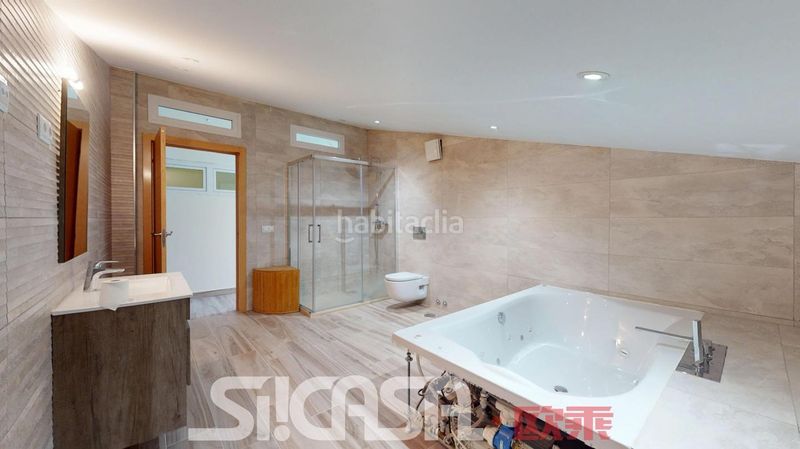 Foto 7b742760-cf72-40a6-80bd-2348da8a5318. Casa aparellada amb calefacció aparcament piscina a Parla