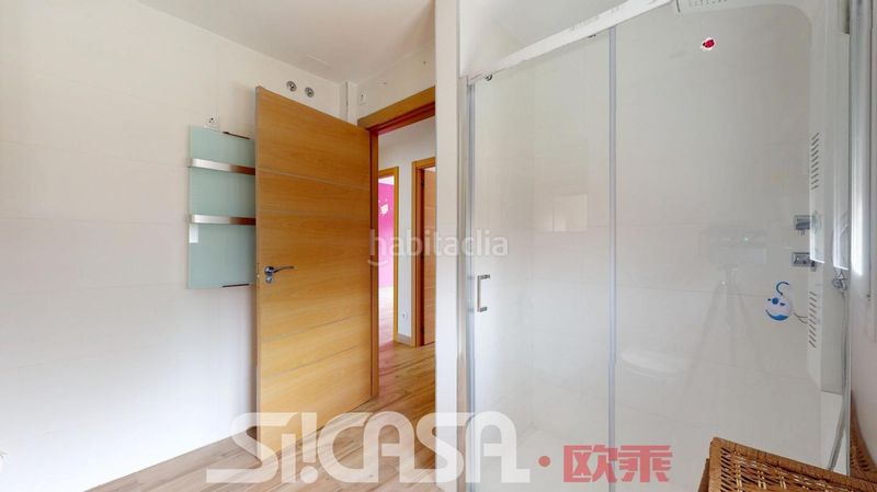 Foto a6a1fbda-2e62-4861-9459-a2aec0b1c36b. Casa aparellada amb calefacció aparcament piscina a Parla