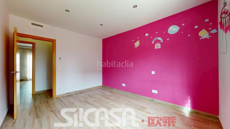 Foto a6cabff7-f5a1-4ab4-a426-0147b8bc1384. Casa aparellada amb calefacció aparcament piscina a Parla