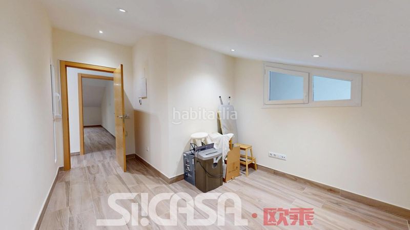 Foto dca52f4c-083f-40d4-819c-0fa19a1f67f7. Casa aparellada amb calefacció aparcament piscina a Parla