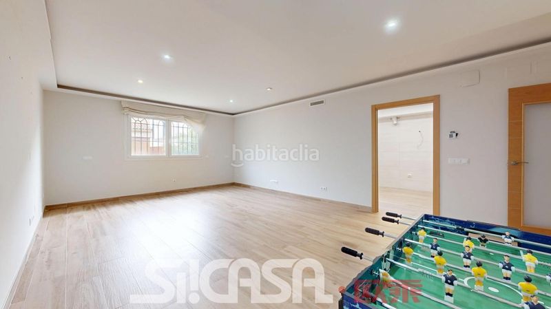 Foto fd119690-685d-442f-be42-8e1cd422bd00. Casa aparellada amb calefacció aparcament piscina a Parla