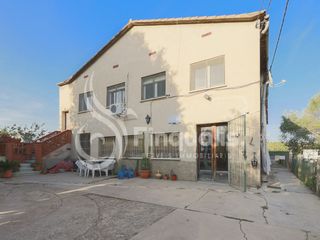 House in Lli�� d�Amunt. En el centro!! piso  comercio  nave industrial