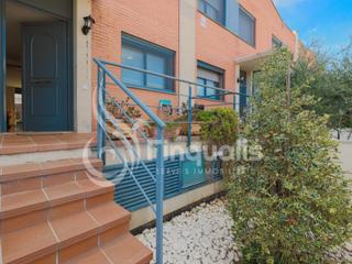 Casa a Santa Eulàlia de Ronçana. Adosada en el centro